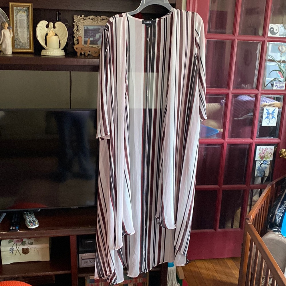 Womans plus TORRID kimono sheer assymetrical 3/4 sleeve beach or dresswear